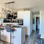Διαμέρισμα Vue Mer, Piscine, Free Parking *