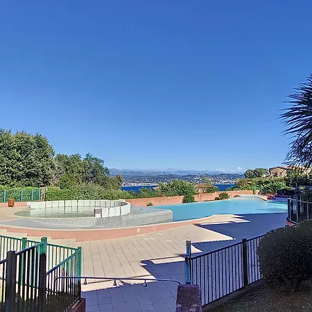 Apartment Vue Mer, Piscine, Free Parking Theoule-sur-Mer